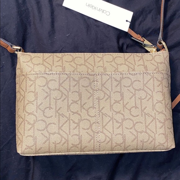 Calvin Klein crossbody purse (new with tags) - Picture 2 of 3